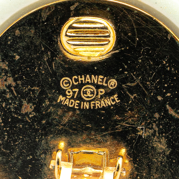 Pre-Loved Chanel Gold Plated Resin CC Round Clip On Earrings - Picture 3 of 4